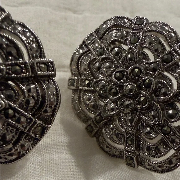 Gunmetal Filigree Floral Clip Earrings - Elegant Women’s Jewelry - Picture 4 of 8